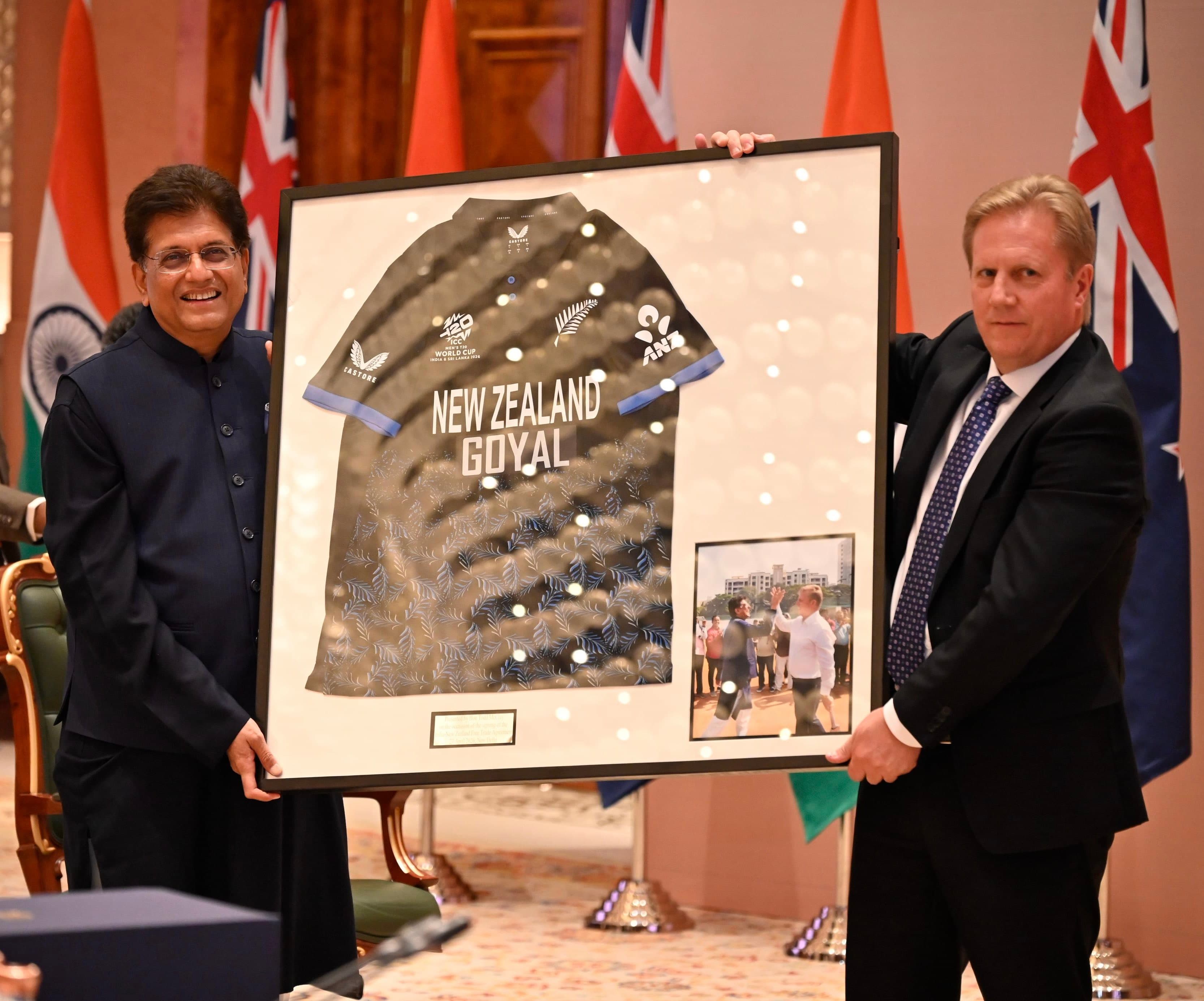 India's Trade and Commerce Minister Piyush Goyal with his New Zealand counterpart Todd Mclay signing the free trade agreement. (Photo/@piyushgoyal/X)