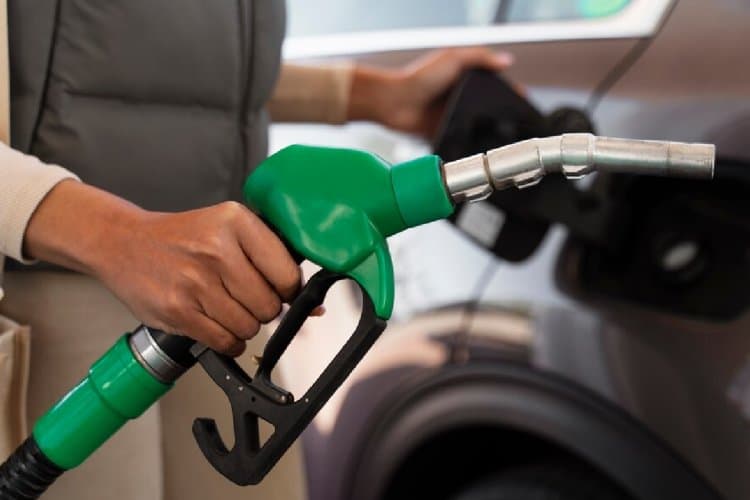 OMCs bleed Rs 550 crore daily on petrol, diesel & LPG sales
