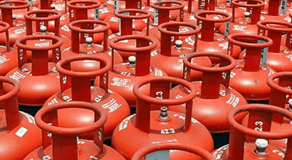 LPG cylinder price hiked by ₹29 (File photo)